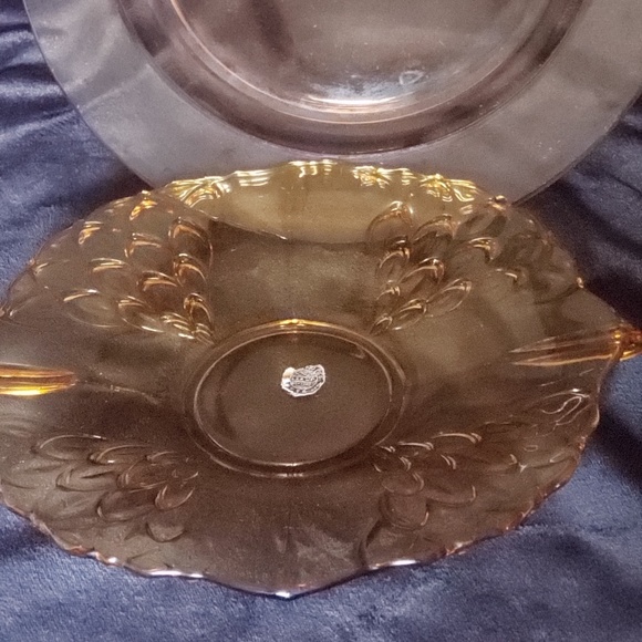 Amber Plates - Picture 2 of 7